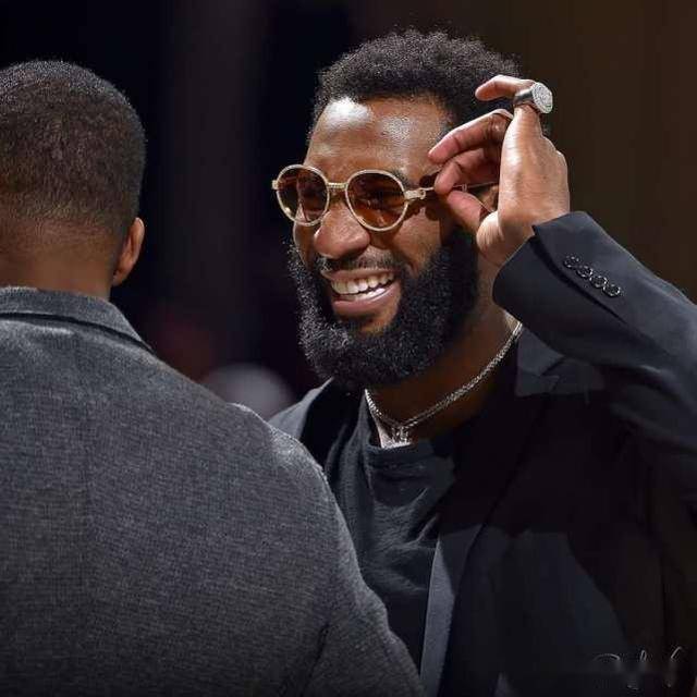 今夜丹佛掘金单刀错失：NBA总决赛节点到来，震撼外界，临场指挥获称赞