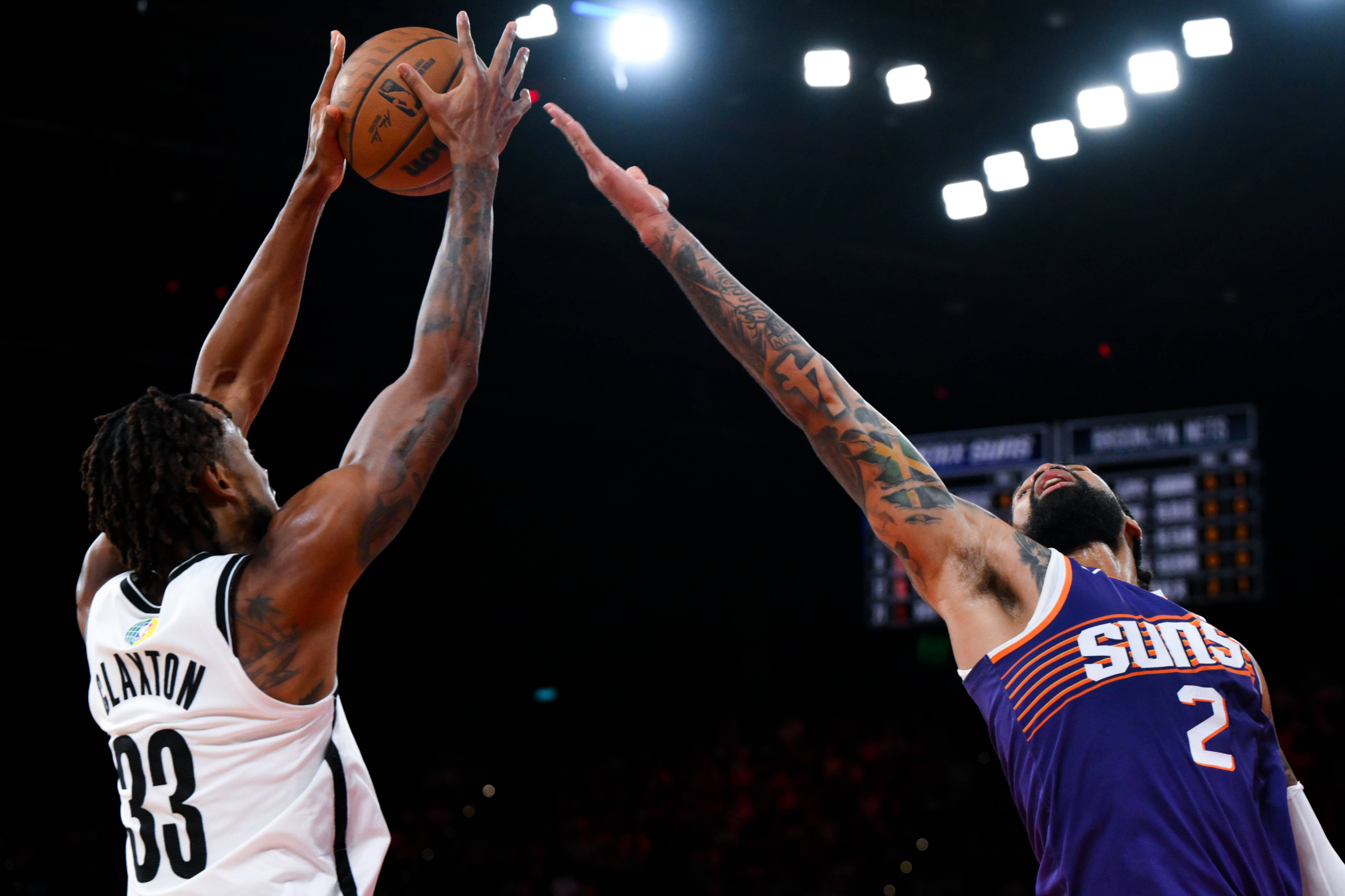 尼斯迎NBA季后赛关键赛，清晨篮板制胜，管理层满意，团队化学反应显著的简单介绍